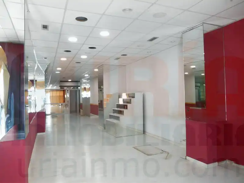 Local comercial de lloguer a Calle Cervantes, imagen 4