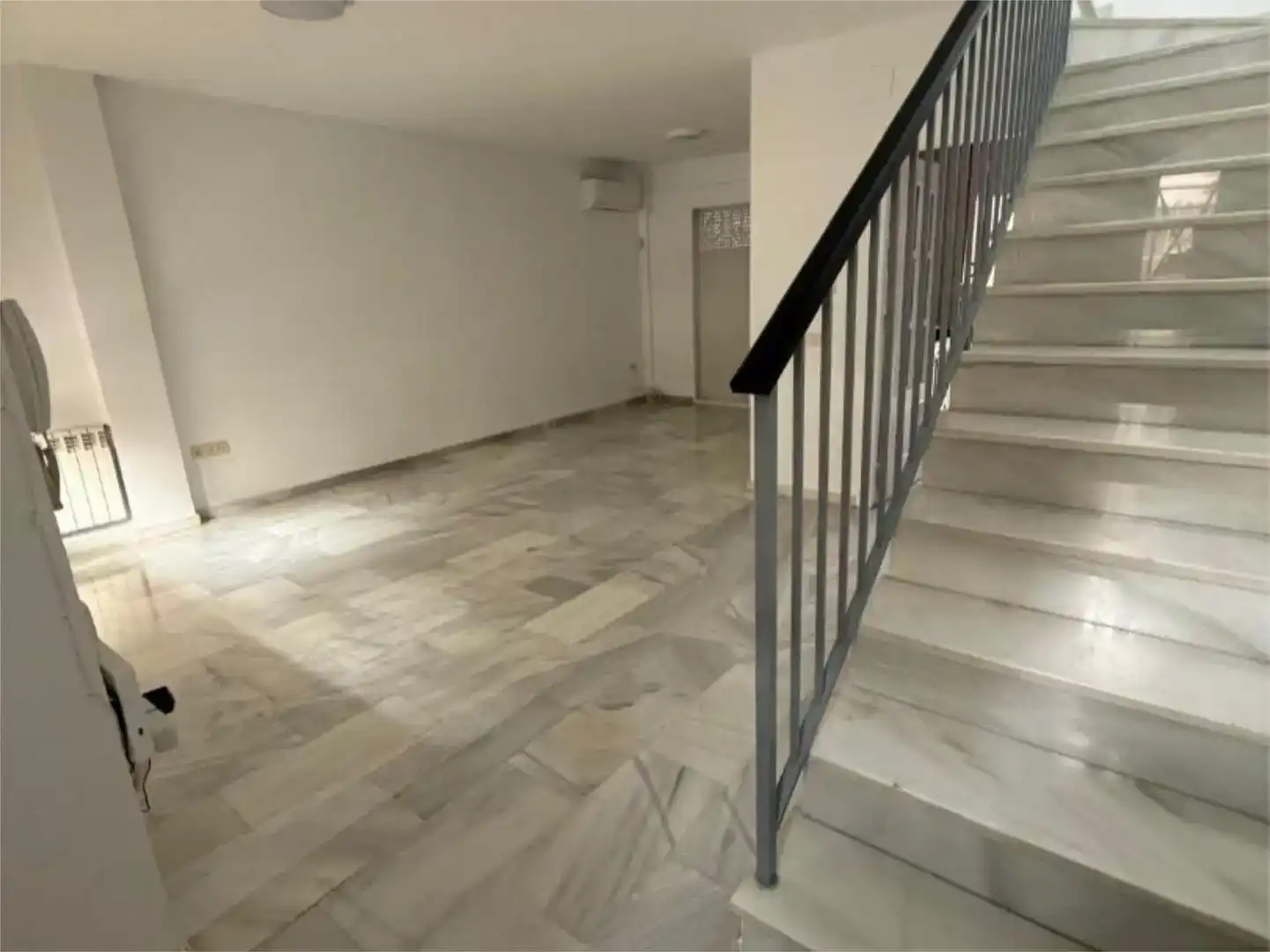 Einfamilien-Reihenhaus zur Miete in  Granada Capital mit Klimaanlage und Balkon