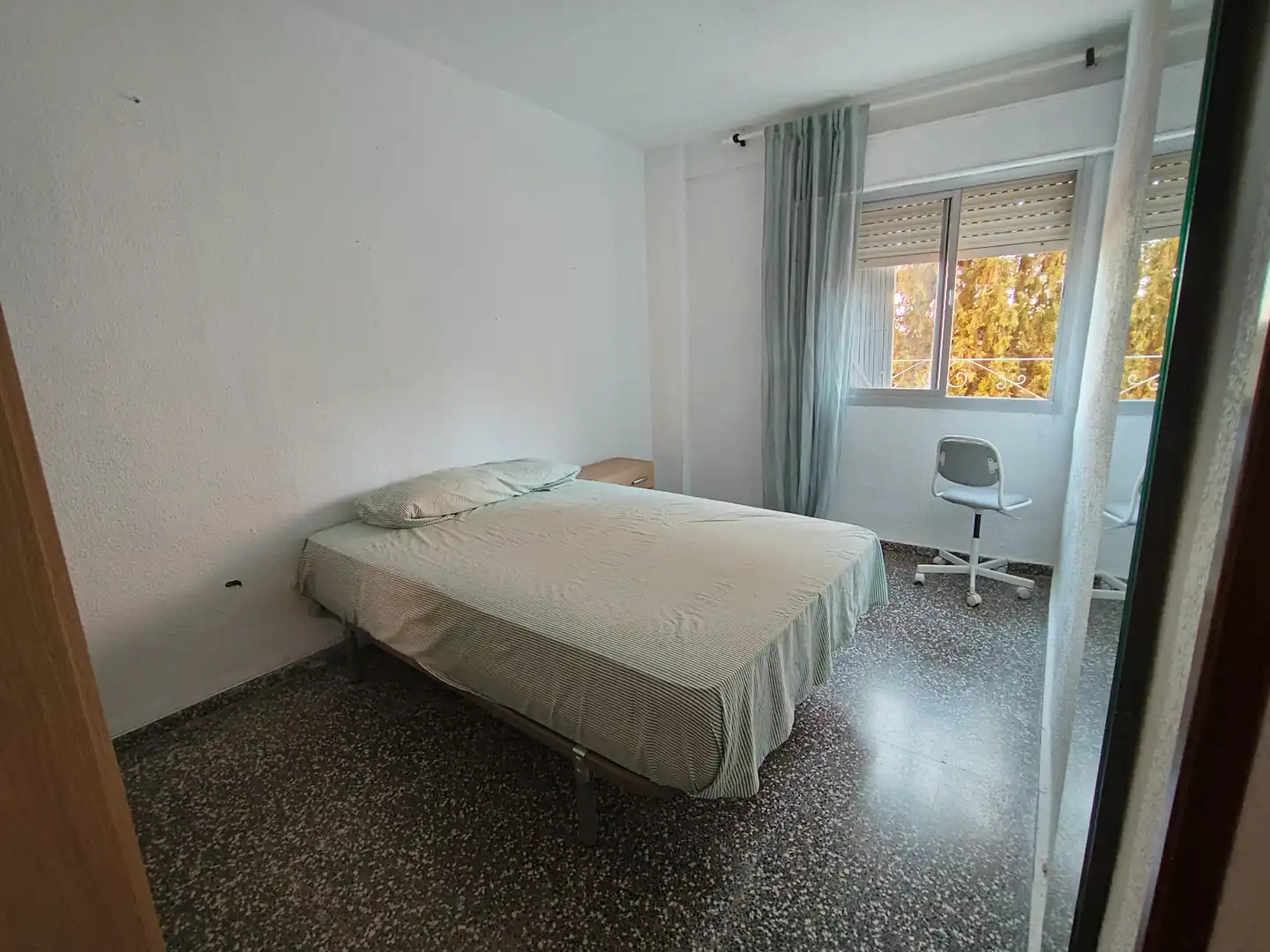 Habitación de Piso de alquiler en Granada con Aire acondicionado, Amueblado y Lavadora