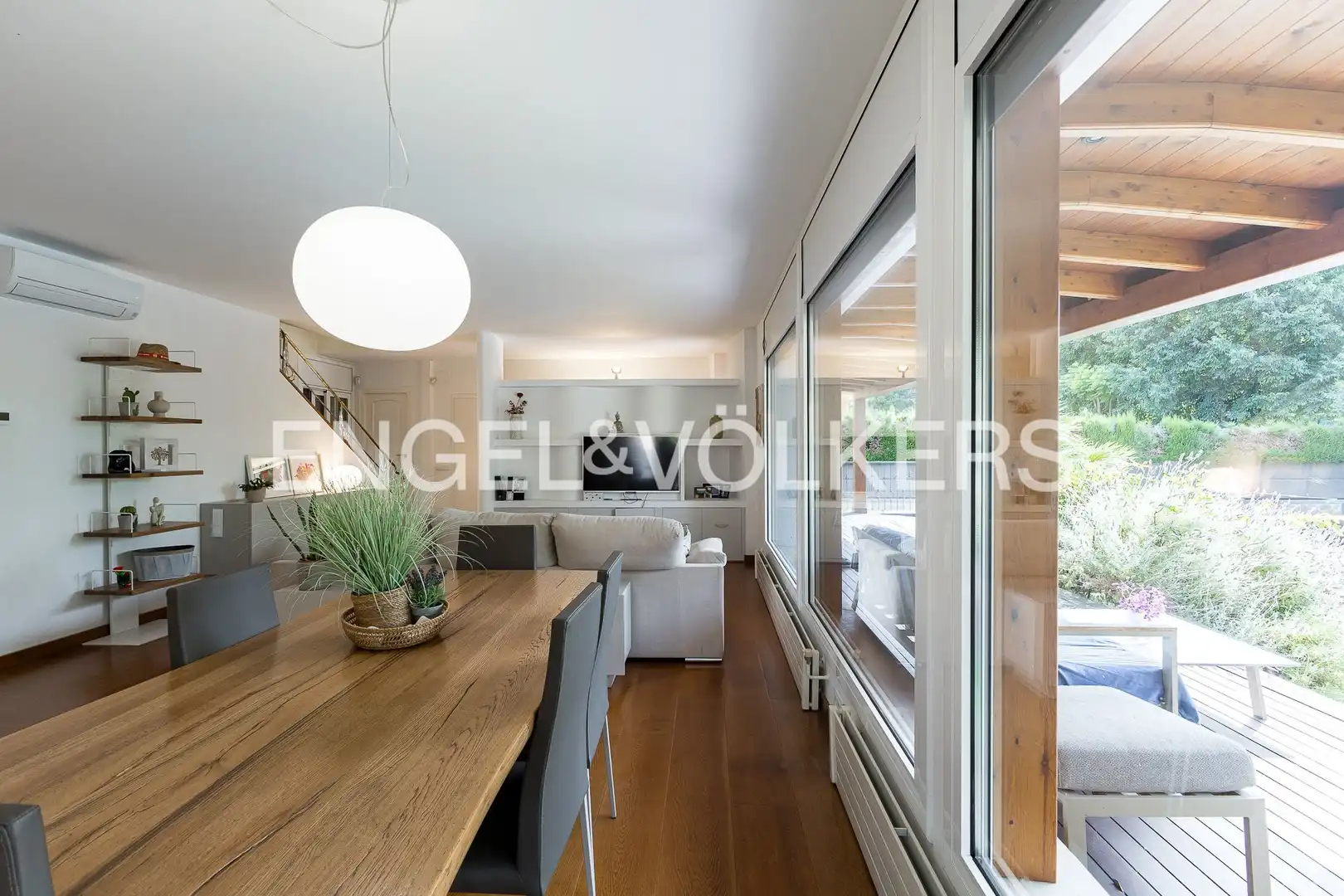 Living room of Country homes for sale in Vilanova i la Geltrú  with Air Conditioner, Heating and Private garden