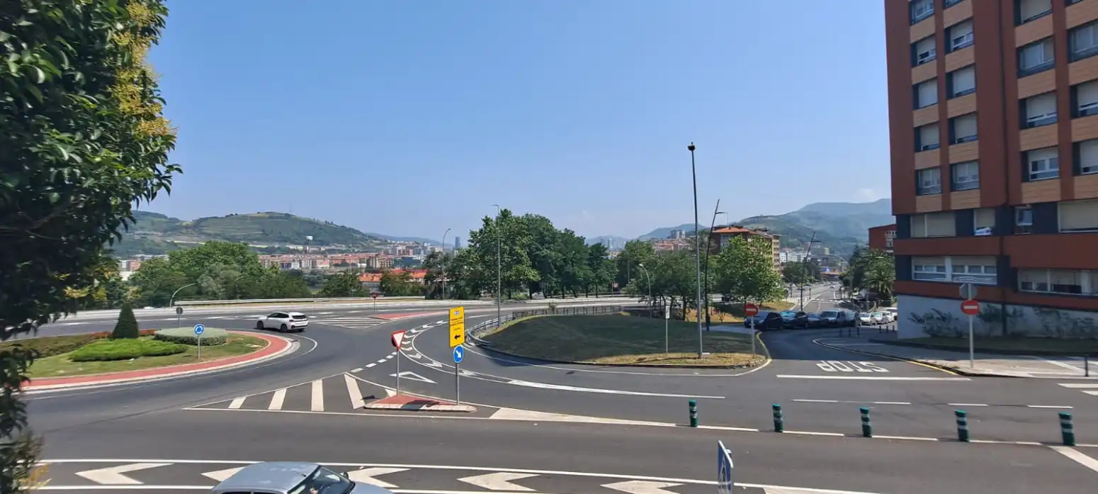 Vista exterior de Pis en venda en Barakaldo  amb Calefacció i Parquet