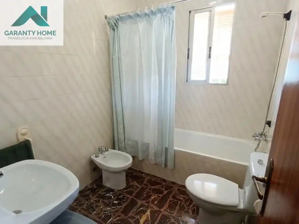 Bathroom of Houses for rent in Castro del Río