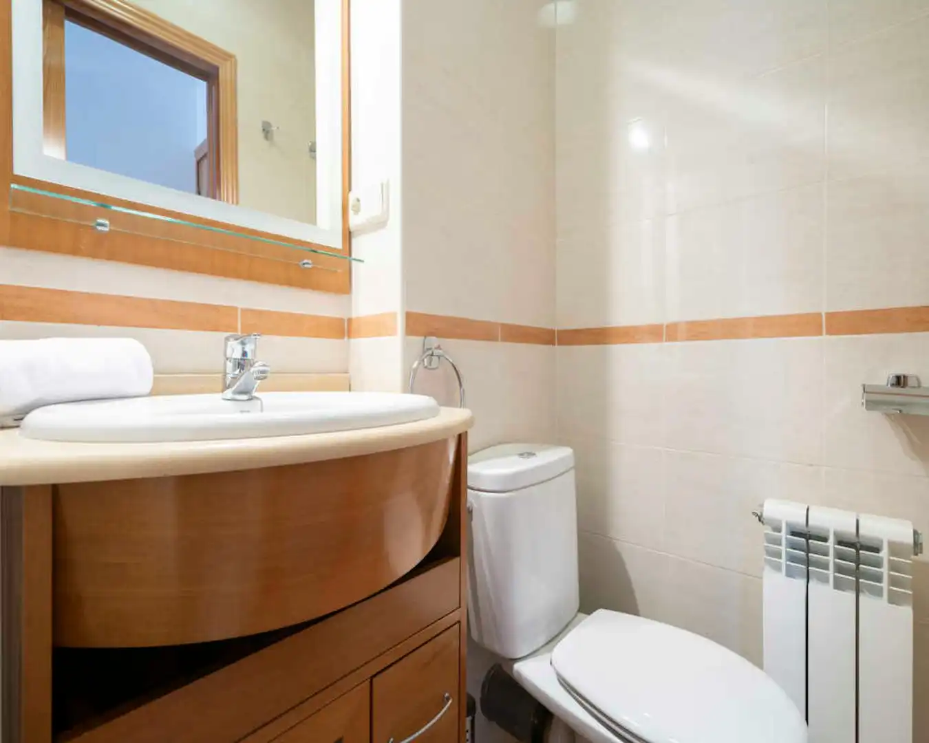 Baño de Piso para compartir en Madrid con Lavadora y Internet