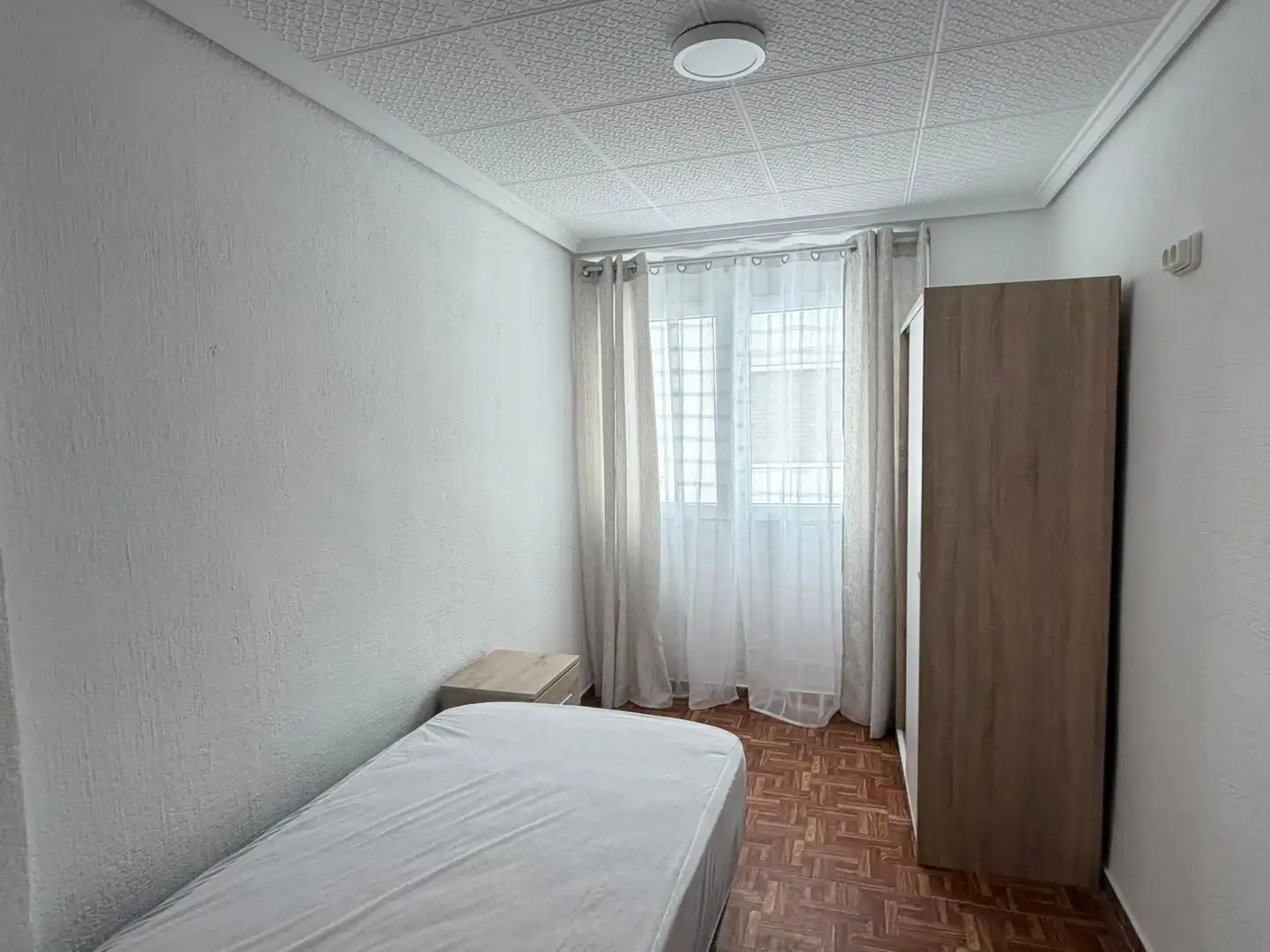 Schlafzimmer von Wohnung zur Miete in Alicante / Alacant mit Balkon
