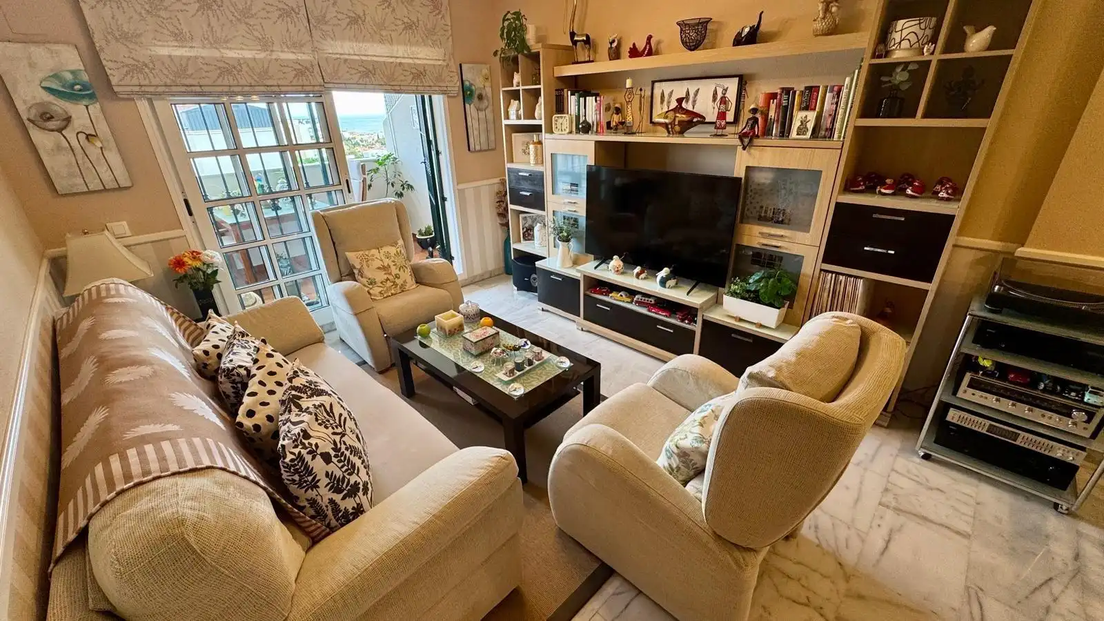 Living room of Flat for sale in Rincón de la Victoria  with Air Conditioner, Terrace and Community pool