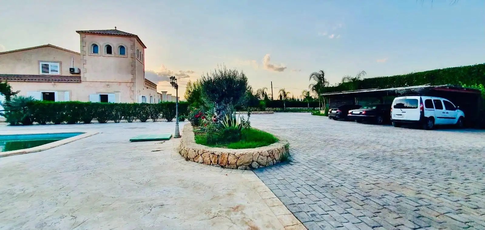 Vista exterior de Casa o xalet en venda en  Palma de Mallorca amb Aire condicionat, Calefacció i Jardí privat