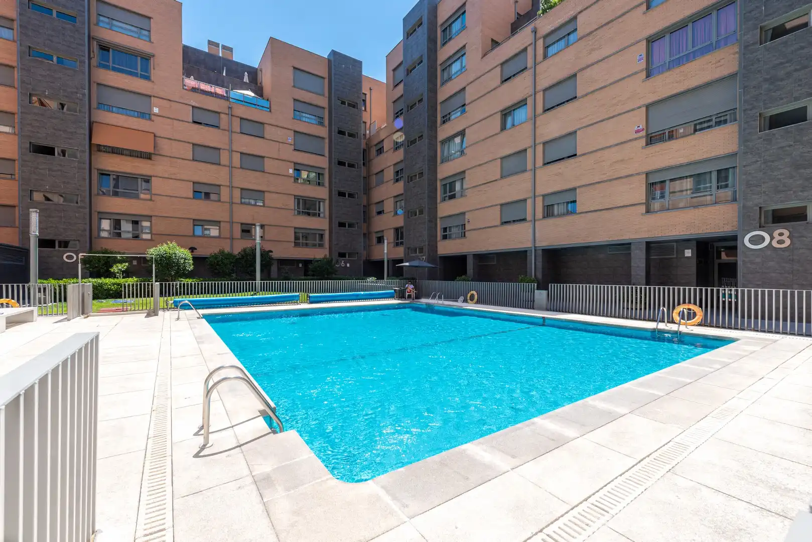 Piscina de Pis en venda en Getafe amb Aire condicionat, Terrassa i Traster
