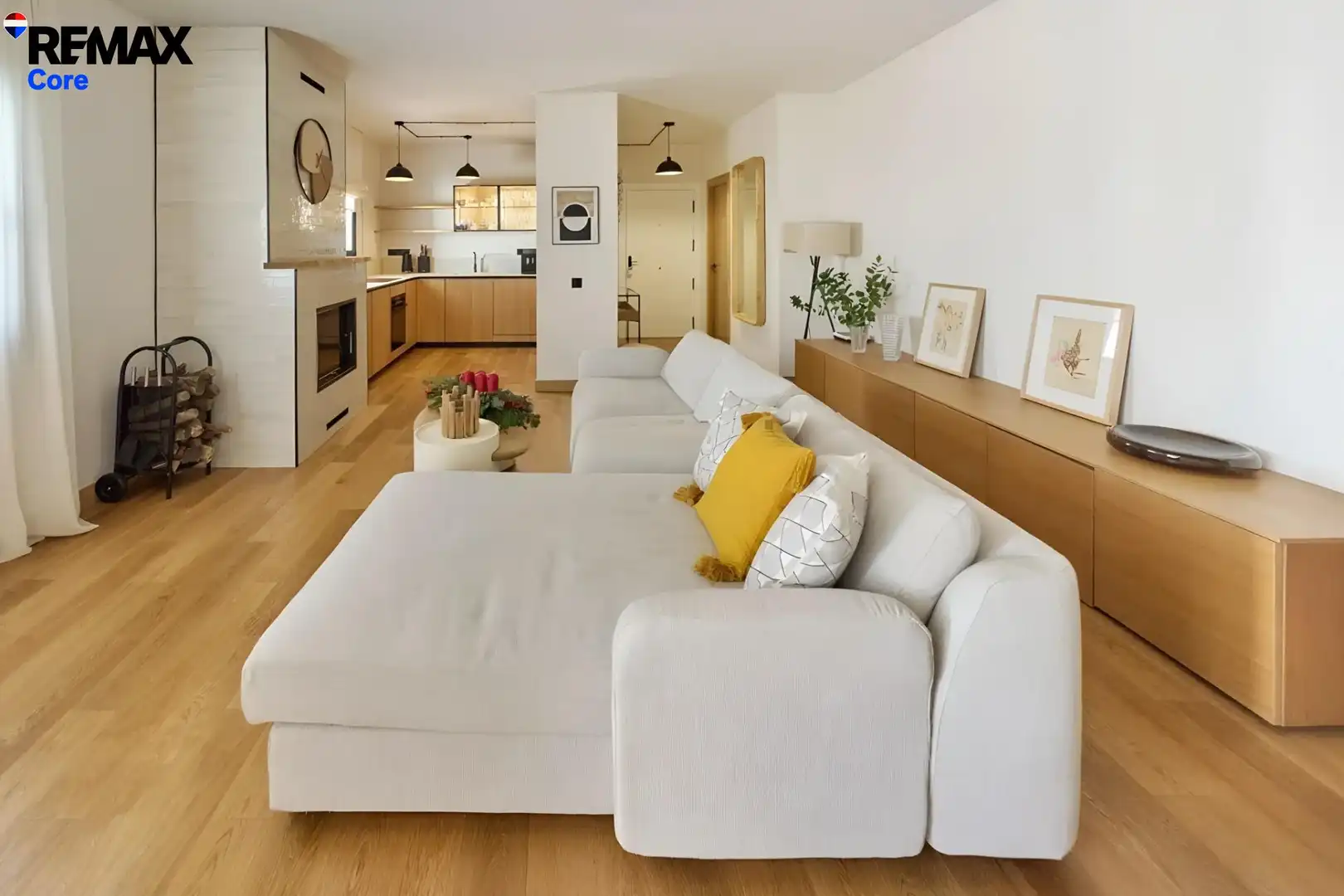 Sala d'estar de Pis en venda en Marbella amb Aire condicionat, Jardí privat i Terrassa