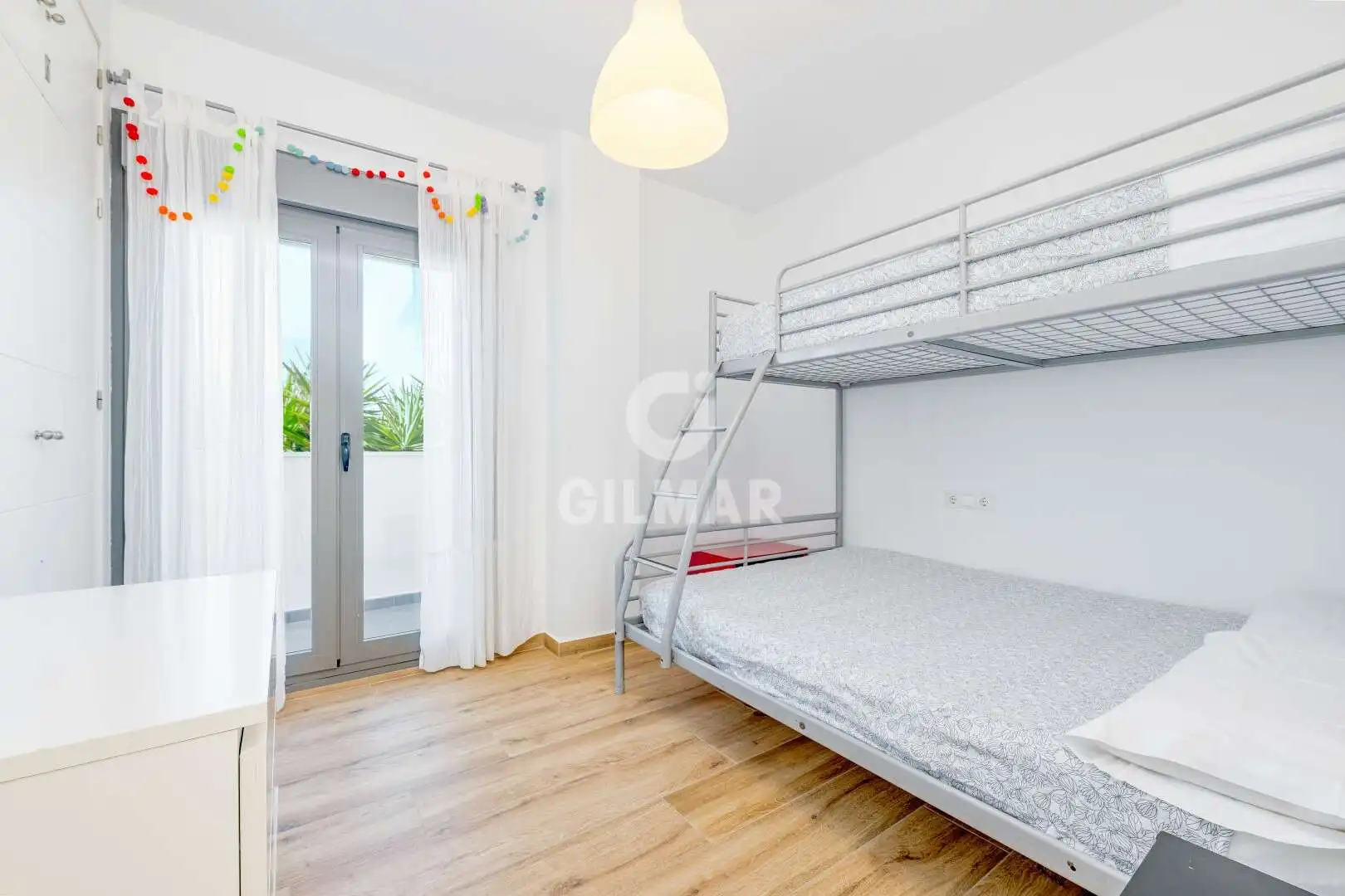Dormitori de Casa o xalet en venda en Conil de la Frontera amb Jardí privat, Piscina i Moblat