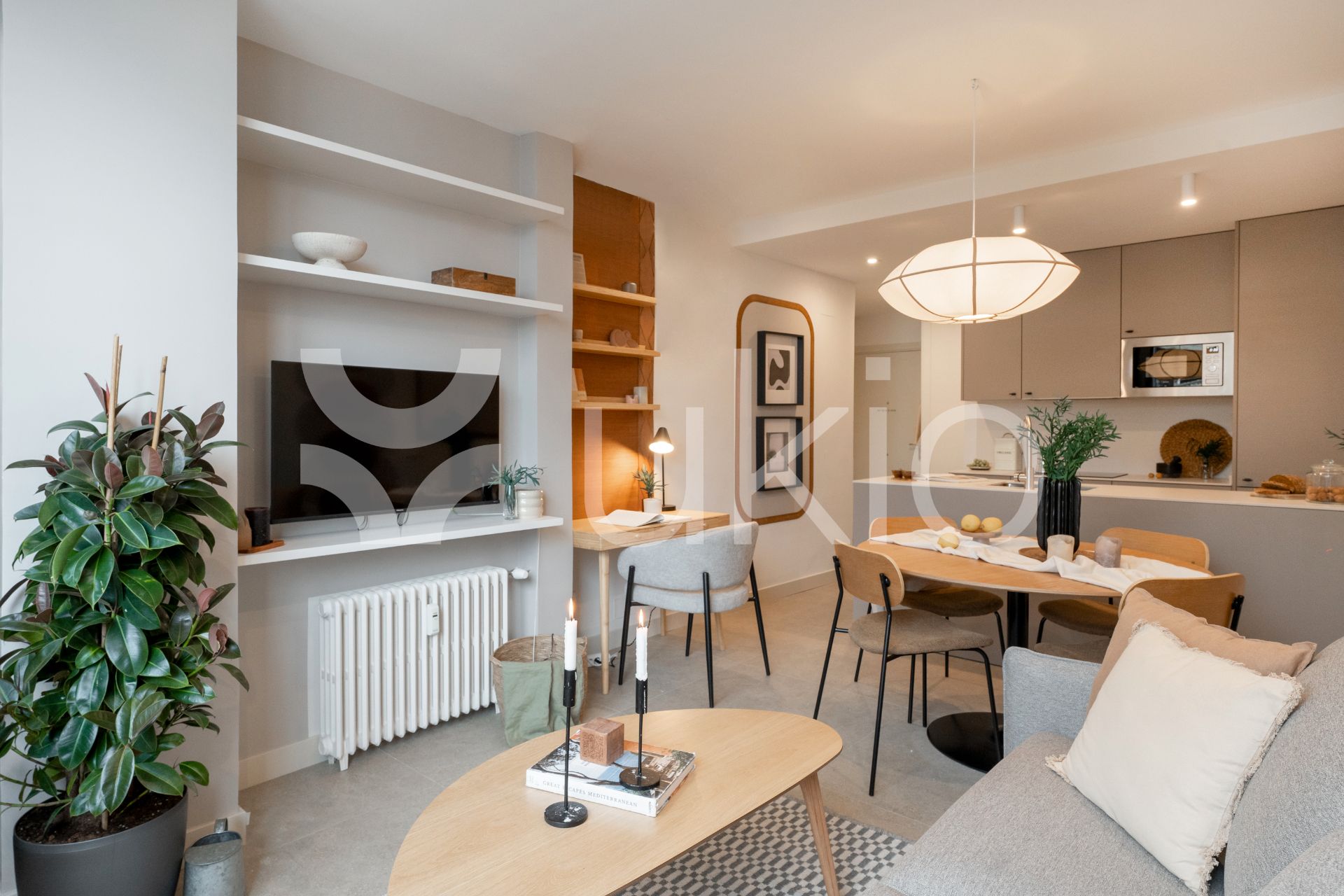 Sala de estar de Apartamento de alquiler en  Madrid Capital con Aire acondicionado, Calefacción y Amueblado