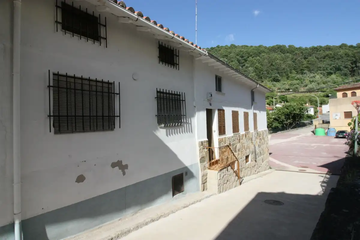 Vista exterior de Casa o chalet en venta en Santa Cruz del Valle con Amueblado y Balcón