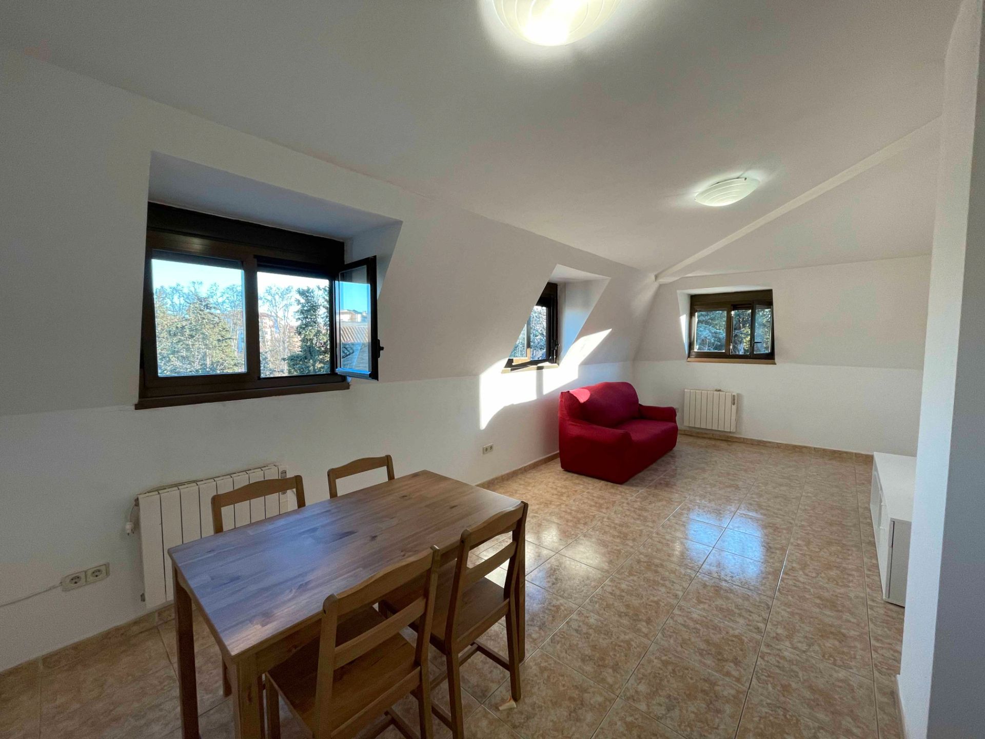 Sala d'estar de Pis de lloguer en  Huesca Capital amb Calefacció, Moblat i Rentadora