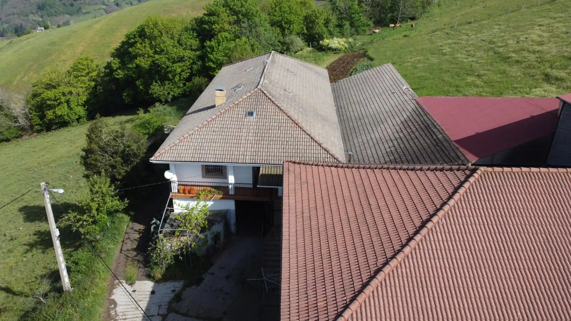 Vista exterior de Casa o xalet en venda en Cangas del Narcea amb Calefacció, Terrassa i Moblat