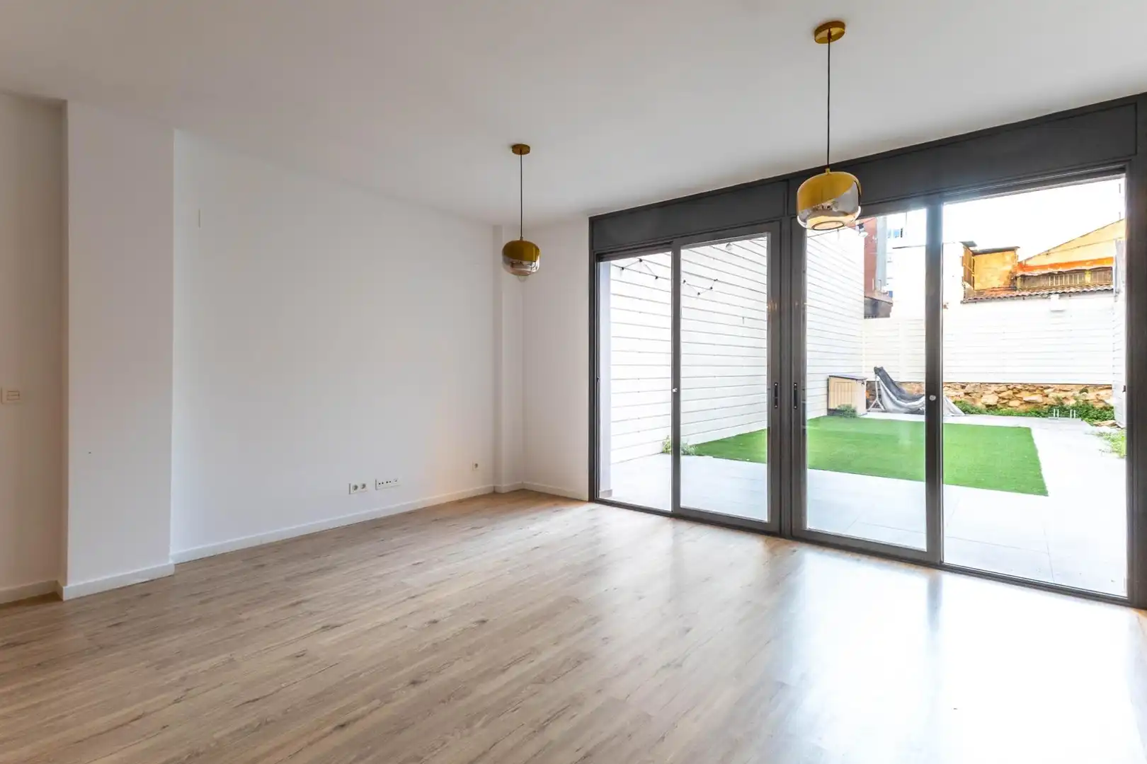 Wohnzimmer von Maisonette zum Verkauf in Barcelona mit Klimaanlage, Parkett und Terrasse