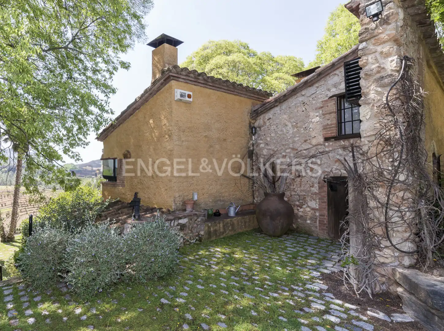 Exterior view of Buildings for sale in Gelida