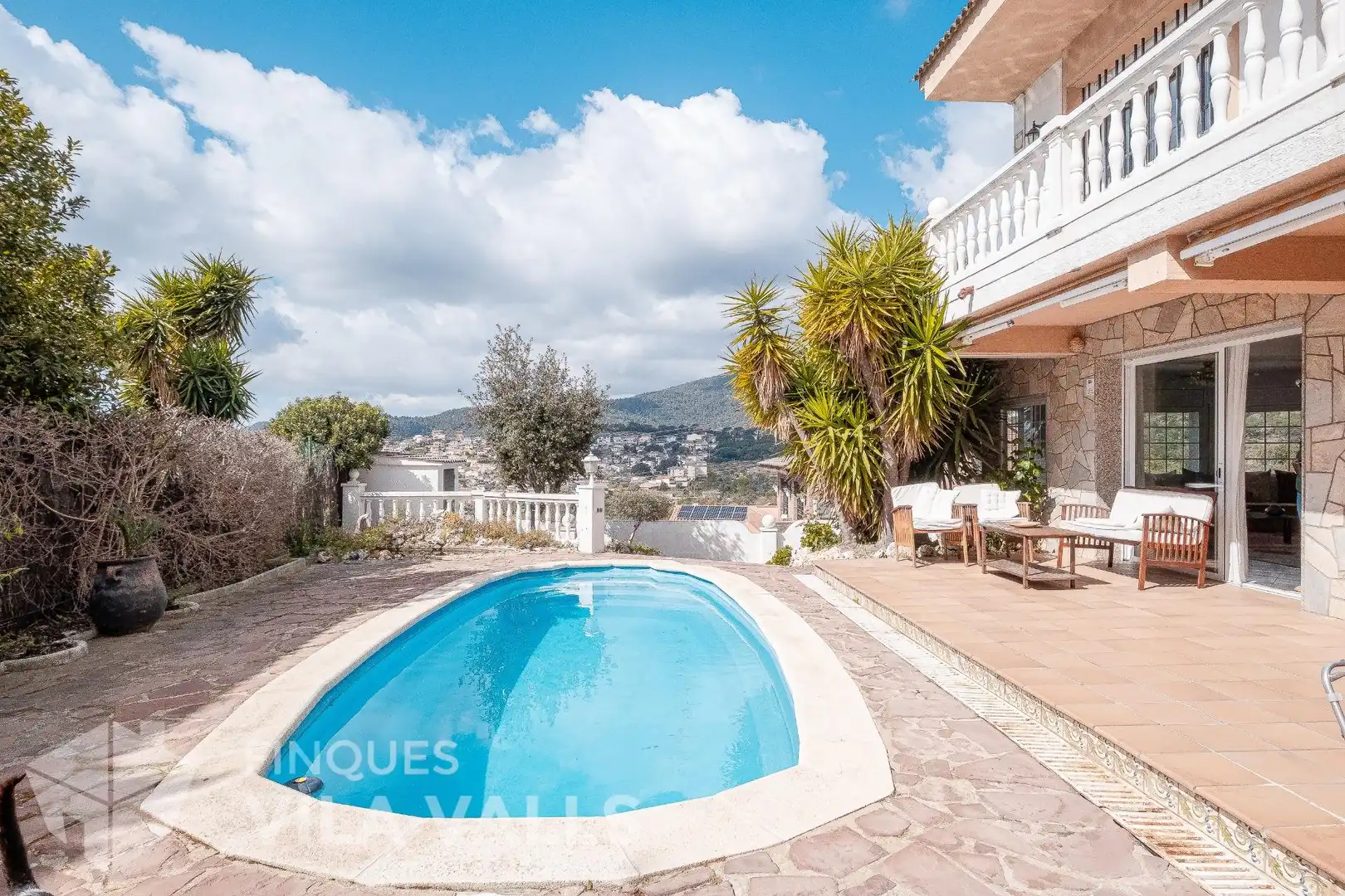 Vista exterior de Casa o xalet en venda en Caldes de Montbui amb Calefacció, Jardí privat i Terrassa