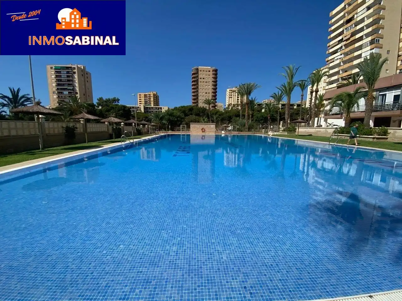 Piscina de Estudio en venta en Roquetas de Mar con Jardín privado, Terraza y Piscina comunitaria