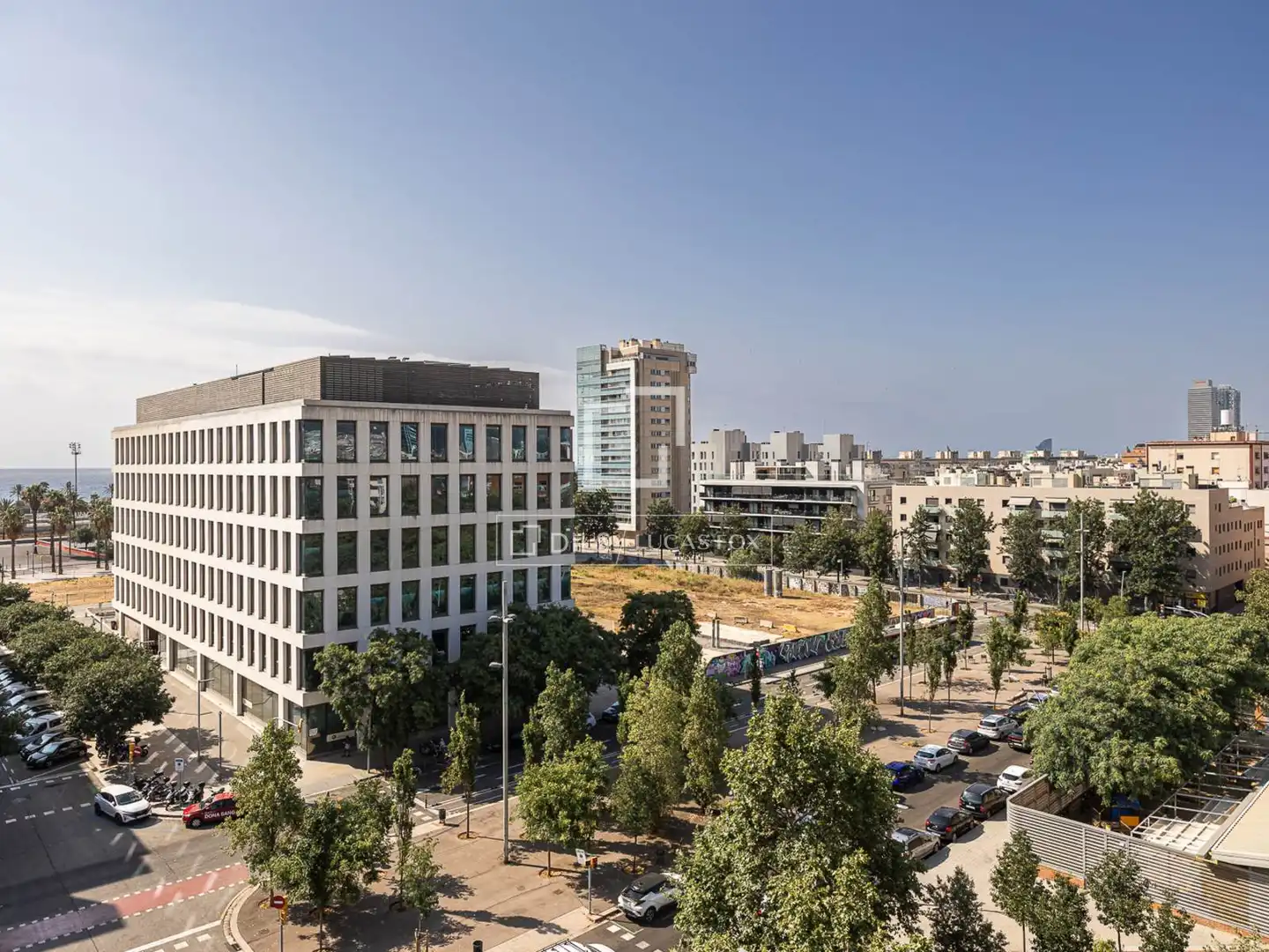 Vista exterior de Àtic en venda en Barcelona amb Aire condicionat i Balcó