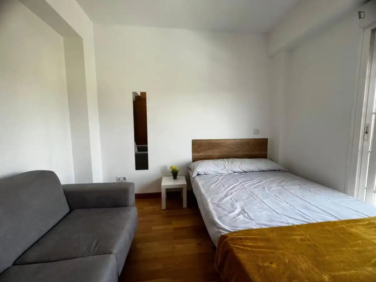 Bedroom of Apartments for share in Las Castañeras - Bulevar