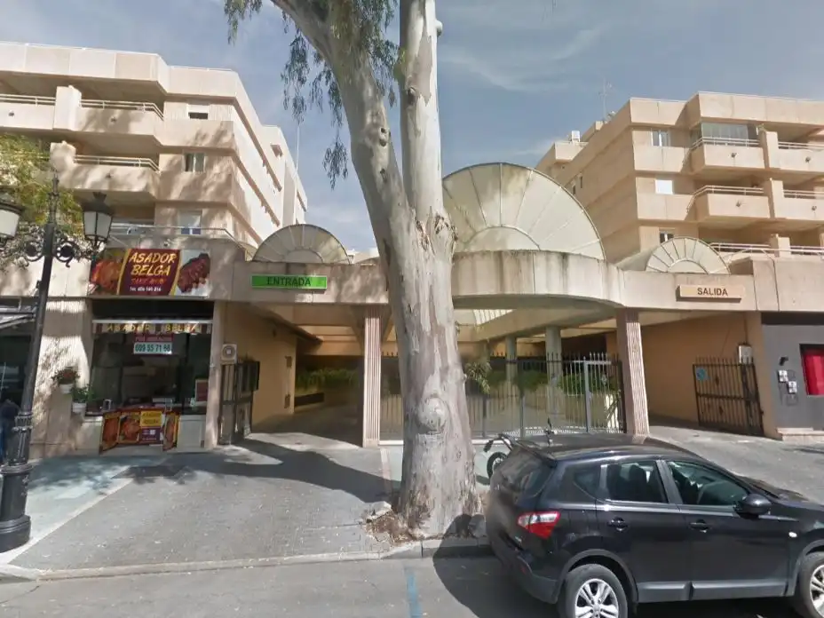 Vista exterior de Garatge en venda en Marbella amb Alarma