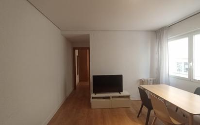 Living room of Flat to rent in  Madrid Capital  with Air Conditioner, Heating and Balcony