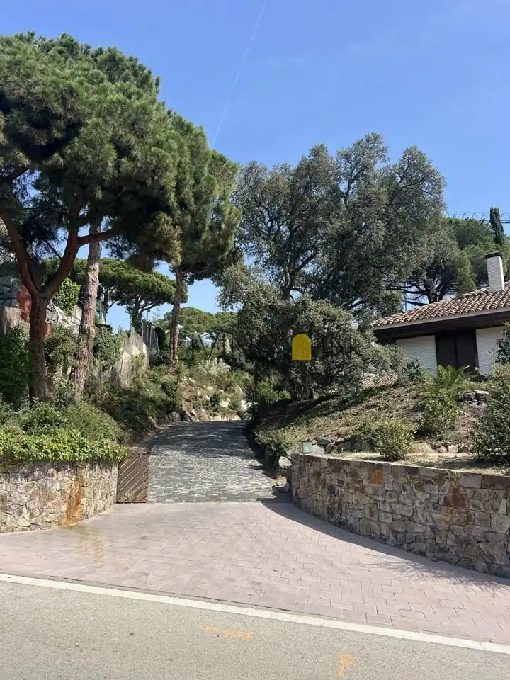 Außenansicht von Haus oder Chalet zum Verkauf in Sant Andreu de Llavaneres mit Privatgarten, Terrasse und Schwimmbad