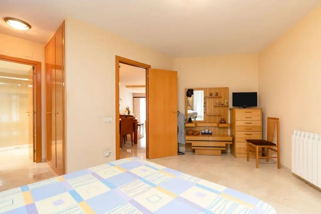Bedroom of Flat for sale in Centre