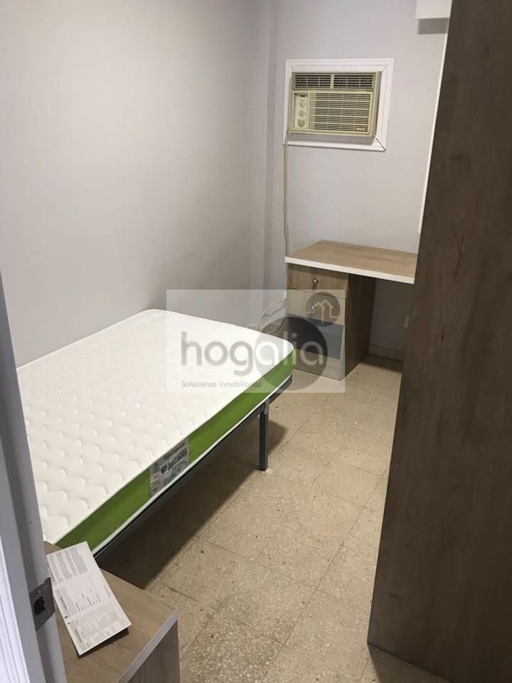 Bedroom of Flat to rent in  Sevilla Capital  with Air Conditioner, Terrace and Furnished