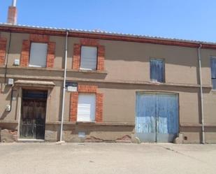 Vista exterior de Casa o xalet en venda en Villares de Órbigo amb Traster