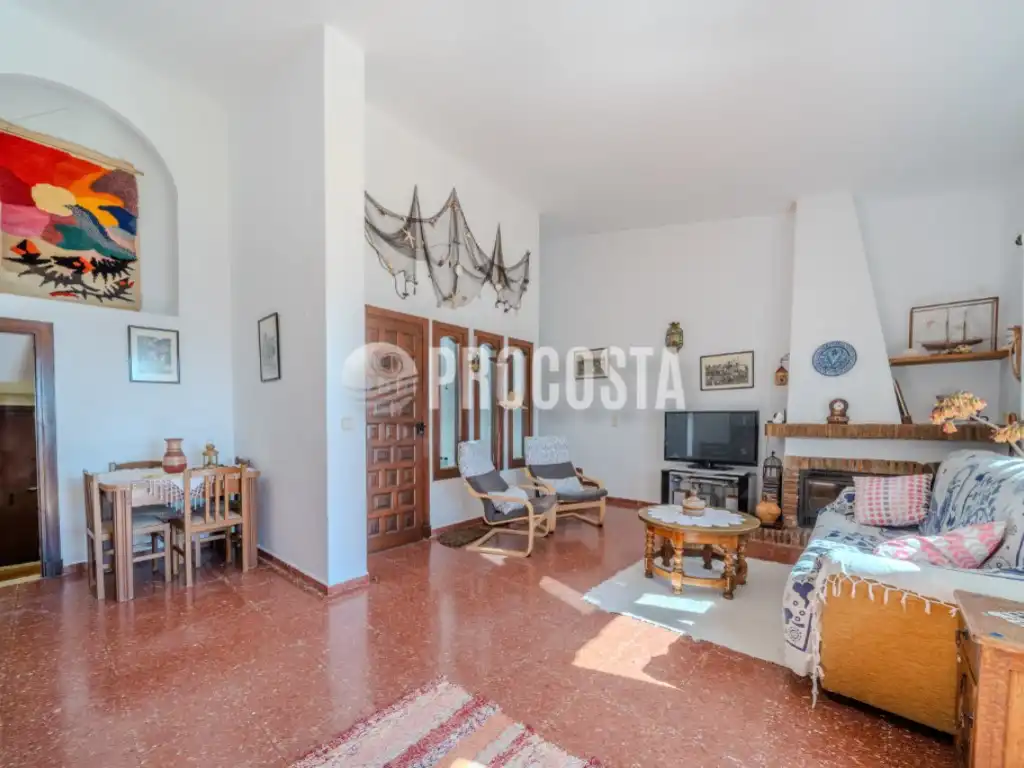 Sala de estar de Casa o chalet en venta en Almuñécar con Aire acondicionado, Jardín privado y Terraza