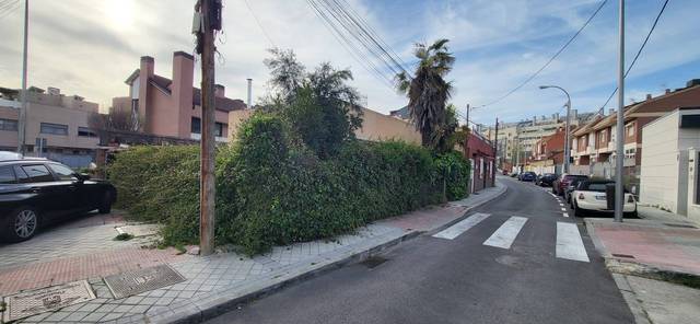 Casa-chalet en Venta en Calle ARNEDILLO en Montecarmelo