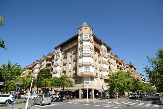 Piso en Venta en Ondarreta Pasealekua en Antiguo