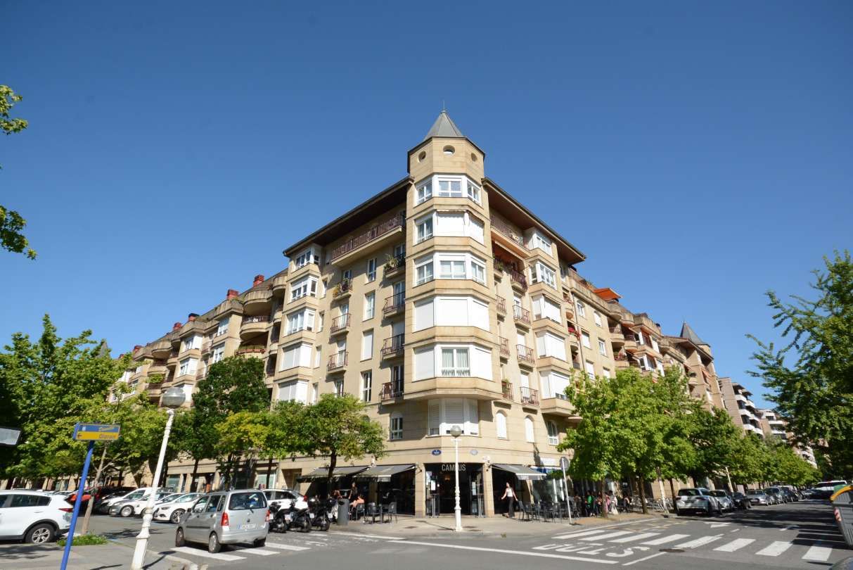 Vista exterior de Piso en venta en Donostia - San Sebastián  con Calefacción, Jardín privado y Terraza