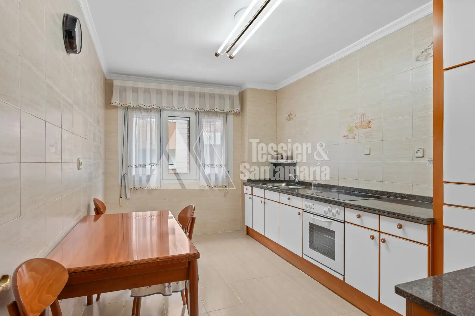 Cocina de Piso en venta en Gijón  con Calefacción, Amueblado y Horno