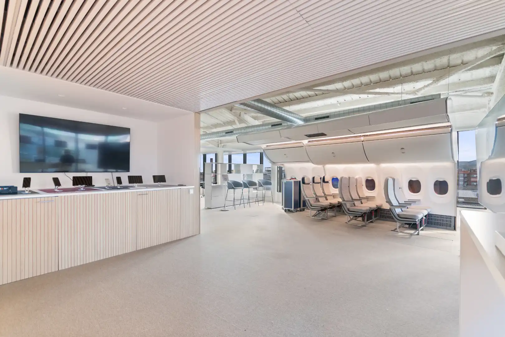 Büro zur Miete in Cornellà de Llobregat mit Klimaanlage, Heizung und Alarm