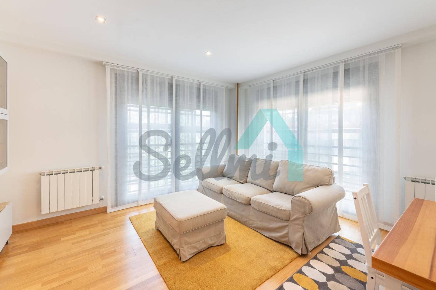 Living room of Flat for sale in Oviedo   with Heating, Parquet flooring and Storage room