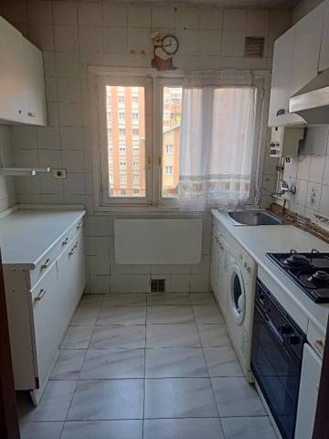 Piso en Venta en Avenida de Gaspar García Laviana, 34 en Pumarín