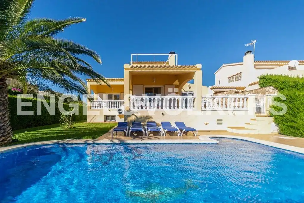 Chalet con piscina en venta en Carrer Margalló 42, imagen 2