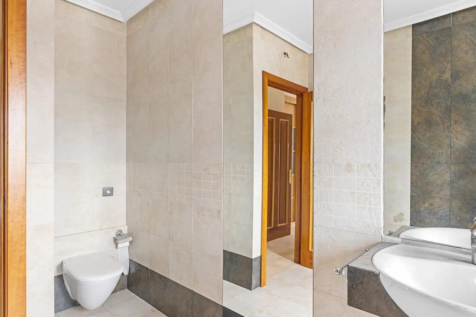 Baño de Casa o chalet en venta en Alicante / Alacant con Aire acondicionado, Jardín privado y Terraza