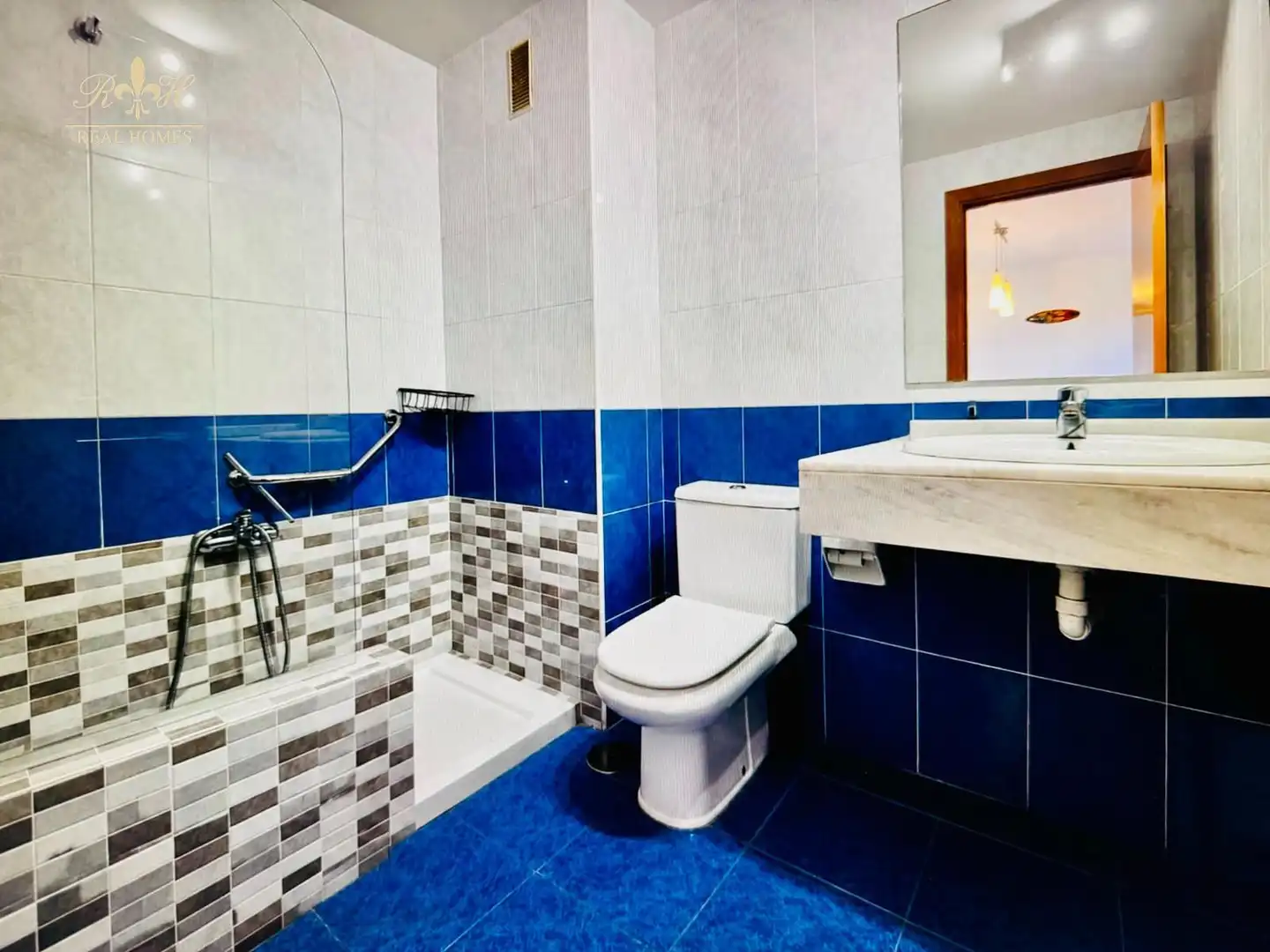 Bathroom of Attic for sale in L'Alfàs del Pi  with Air Conditioner, Heating and Terrace