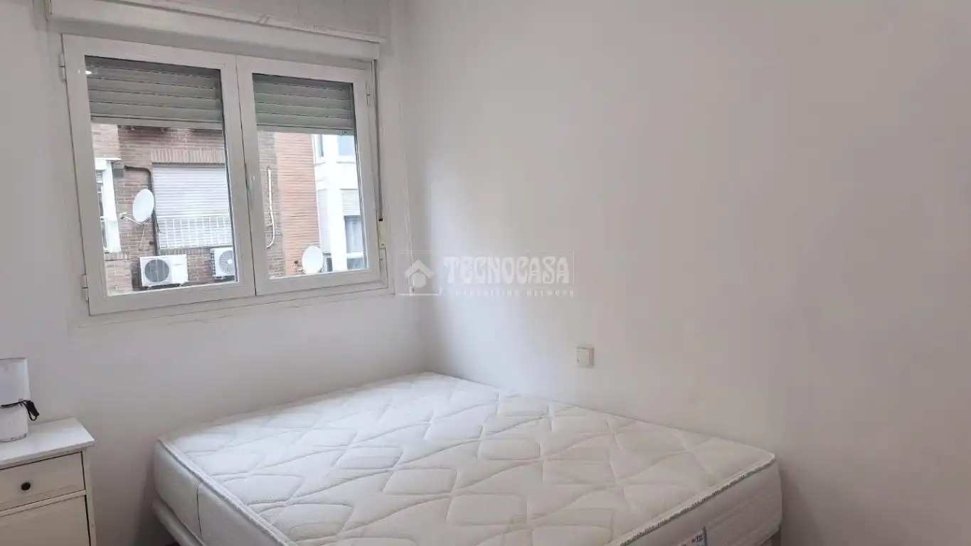 Schlafzimmer von Wohnung zum Verkauf in Madrid mit Klimaanlage und Balkon