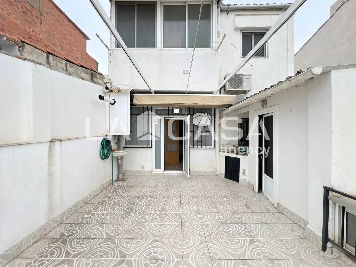 Vista exterior de Casa o chalet en venta en Badalona con Calefacción y Terraza