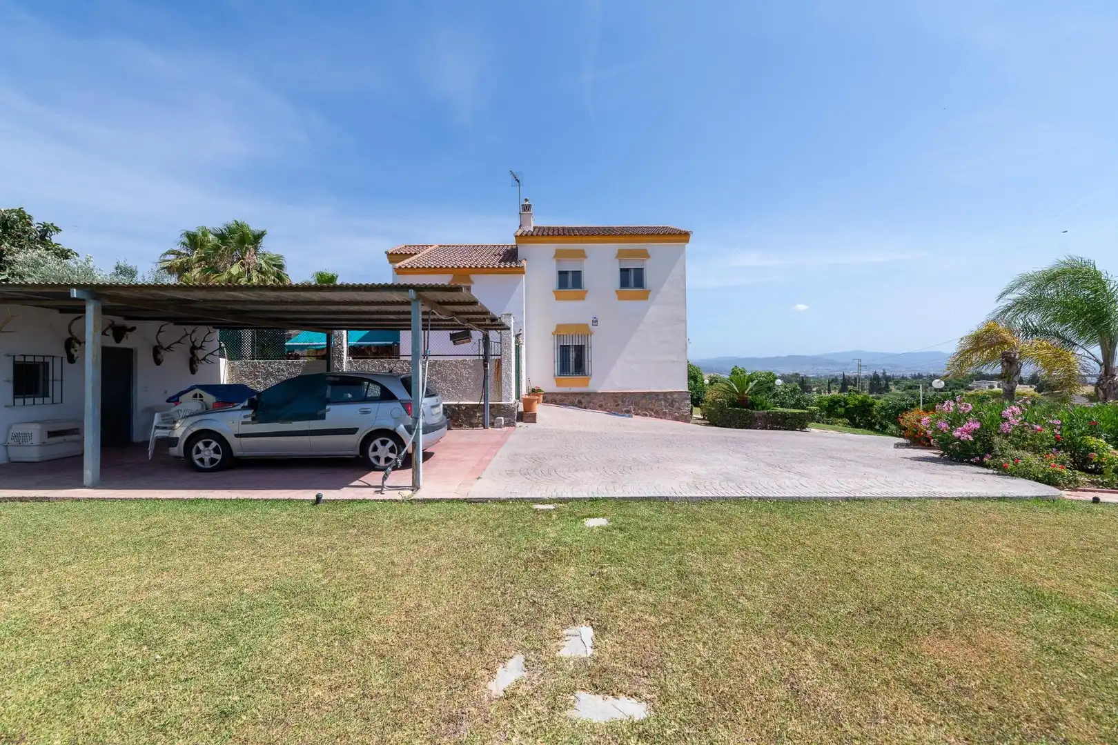 Vista exterior de Casa o chalet en venta en Alhaurín de la Torre con Aire acondicionado, Jardín privado y Terraza