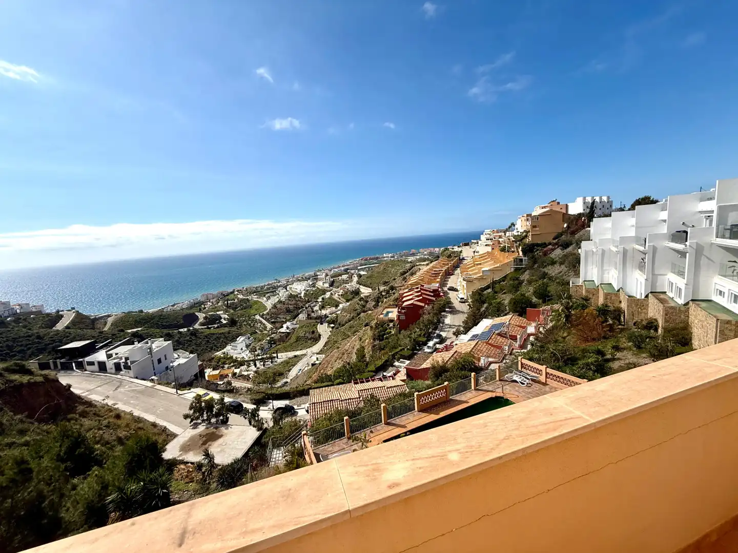 Vista exterior de Casa adosada en venda en Torrox amb Aire condicionat, Calefacció i Jardí privat