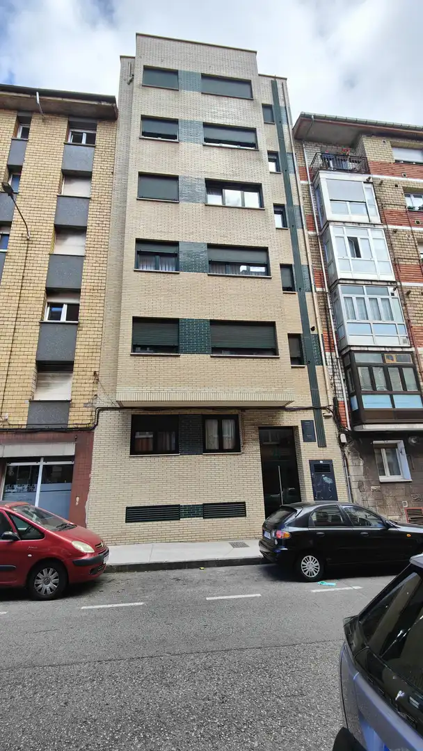 Außenansicht von Wohnung zum Verkauf in Gijón  mit Heizung, Terrasse und Abstellraum