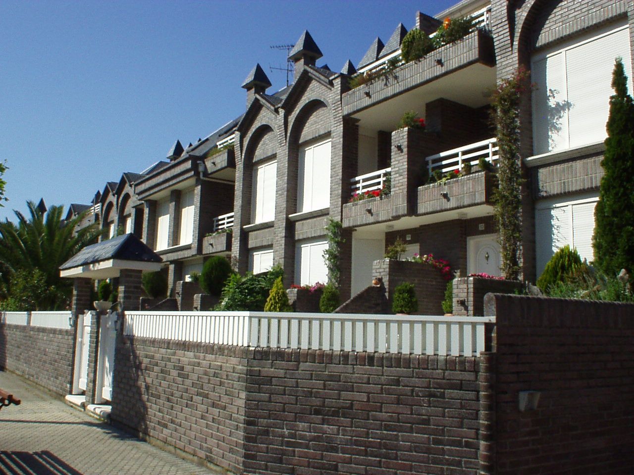 Exterior view of Garage for sale in Laredo