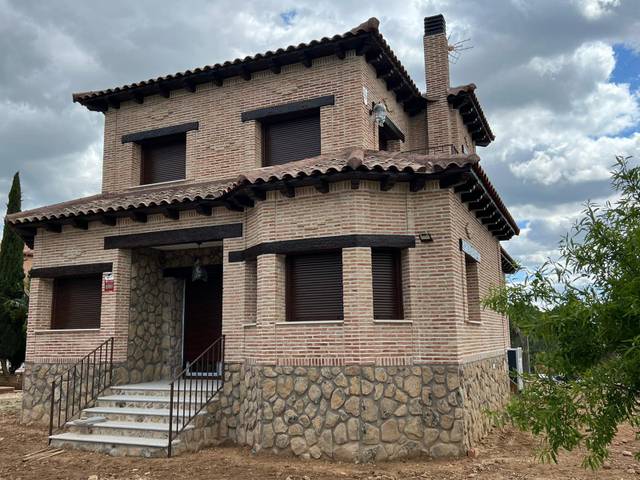Casa adosada en Venta en El Casar