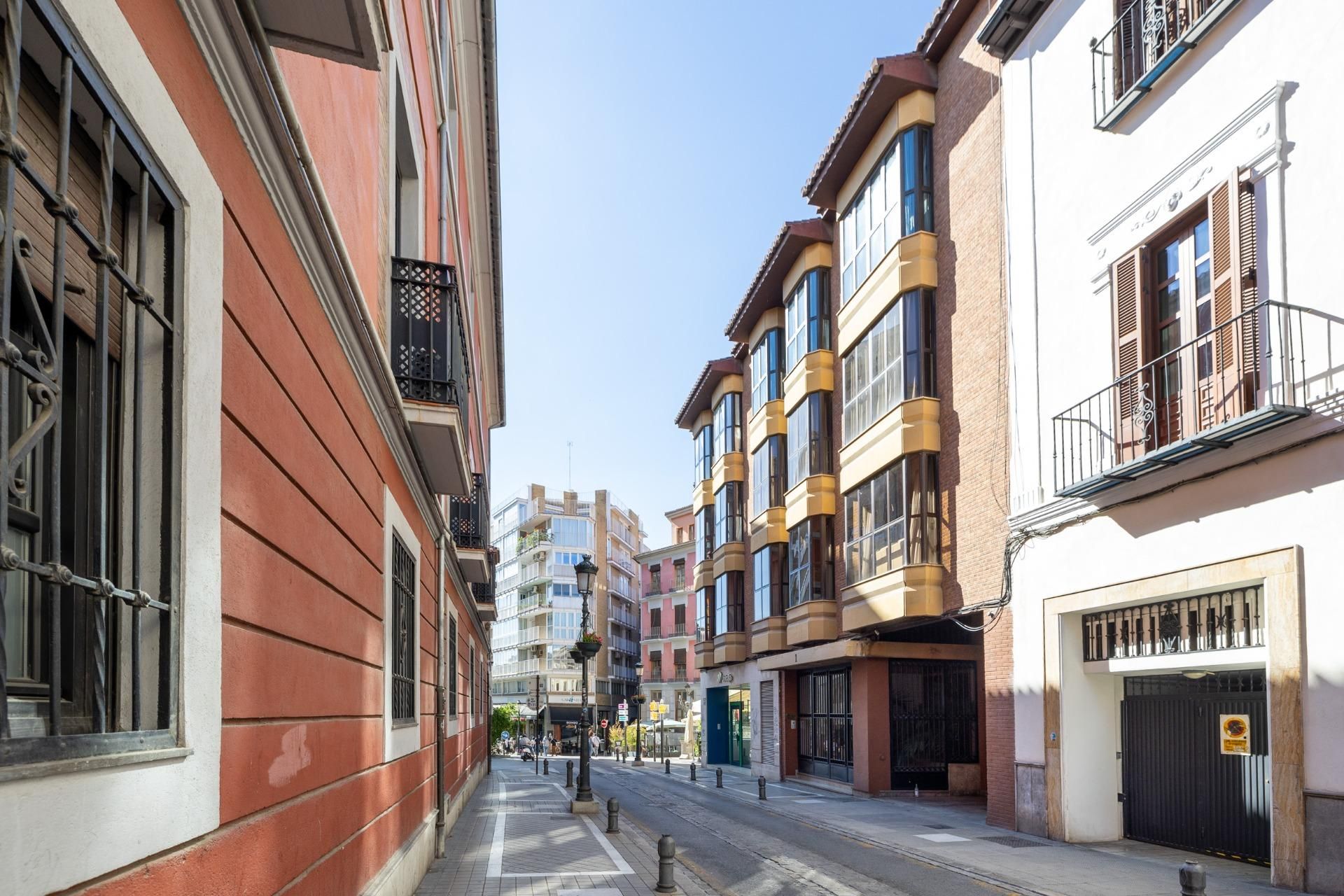 Vista exterior de Estudi en venda en  Granada Capital amb Calefacció, Terrassa i Balcó