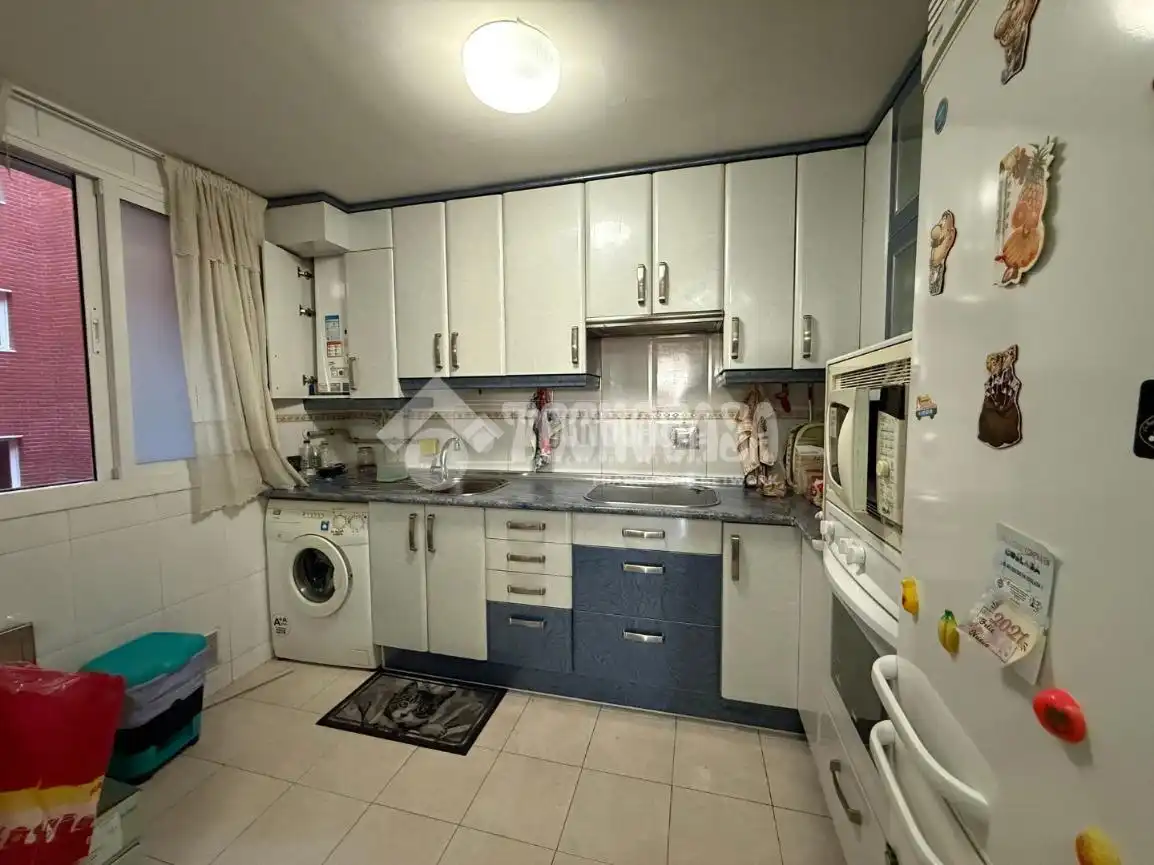 Kitchen of Flat for sale in Coslada  with Air Conditioner, Heating and Storage room