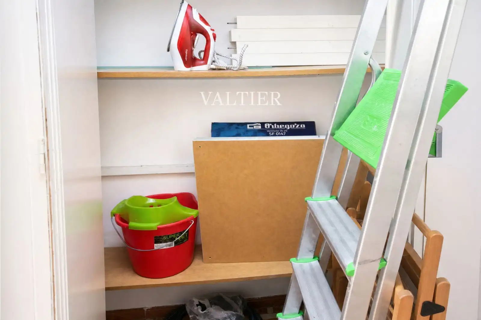 Flat for rent in Madrid  with Air Conditioner, Storage room and Furnished